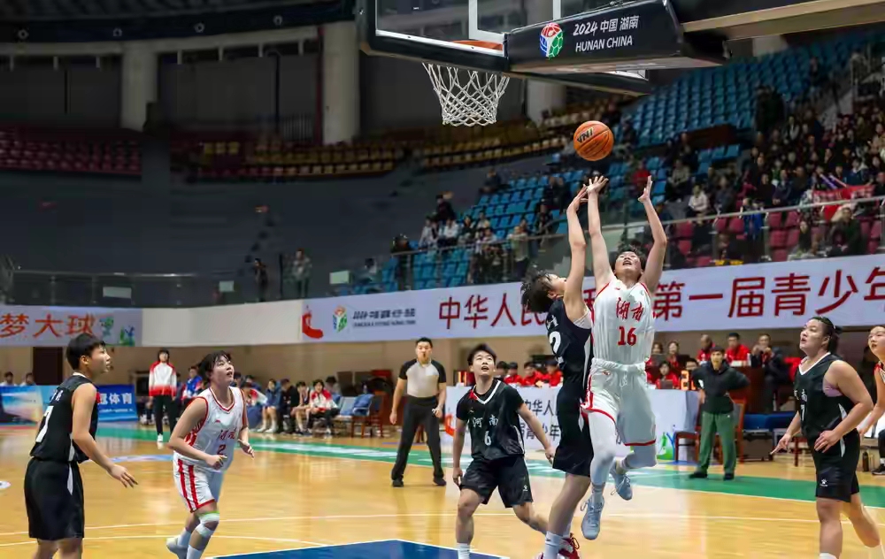 江南体育登录入口-河南男篮在比赛中表现出色，赢得掌声